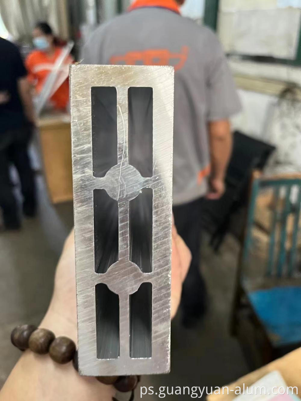 د ګانویان المونیم شرکت.، د لین المونیم سپوږمۍ د المونیم پروفایل المونیم استخراج قیمت guangyuan aluminum co., ltd Aluminum Extrusion Shapes Aluminum Profile Aluminum Extrusion Price